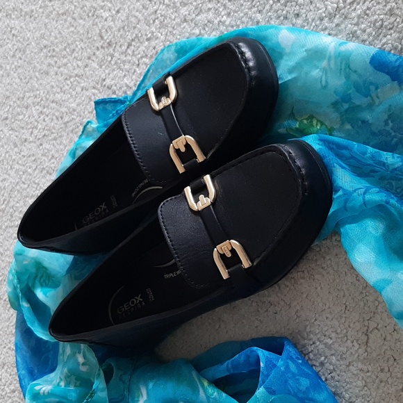 GEOX Respira Black Leather Loafers w Gold Buckle Details - Nearly New! - Picture 3 of 17